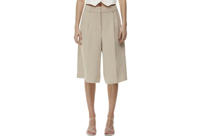 Wilfred The Effortless Short™ Knee Relaxed Pleated Crepe Shorts at Aritzia