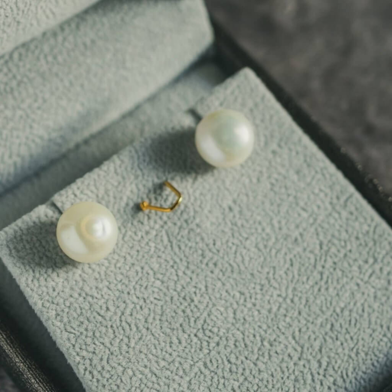 Pearl earrings in box
