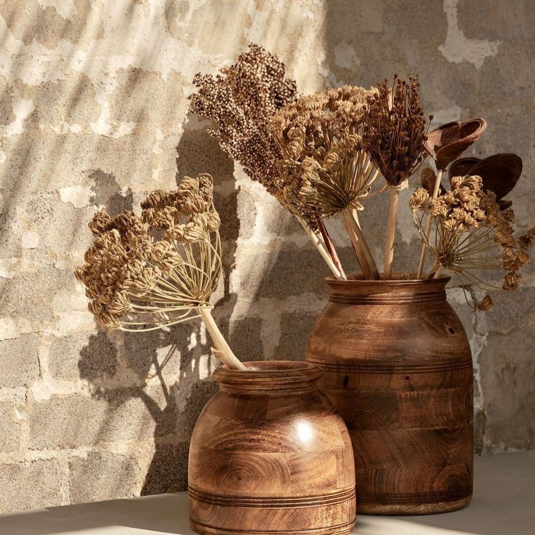 Dried flowers in a brown vase